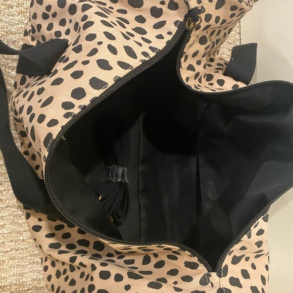 NWT Universal Thread Animal Print Duffel Bag - Picture 12 of 12